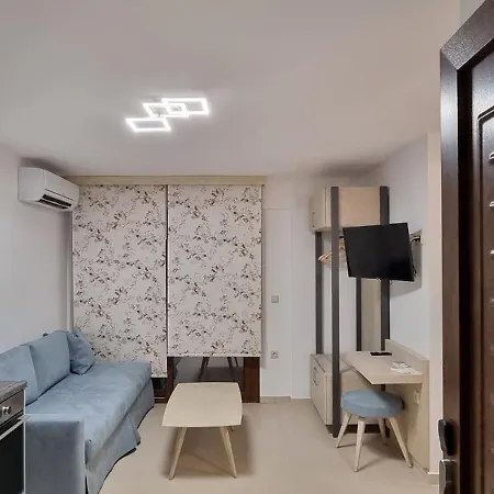 Chasapis Luxury & וורוורו