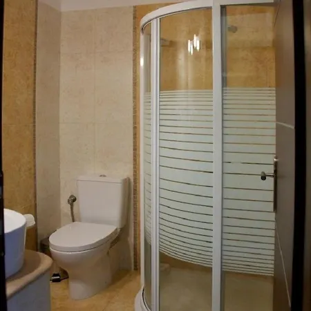 Chasapis Luxury & شقة